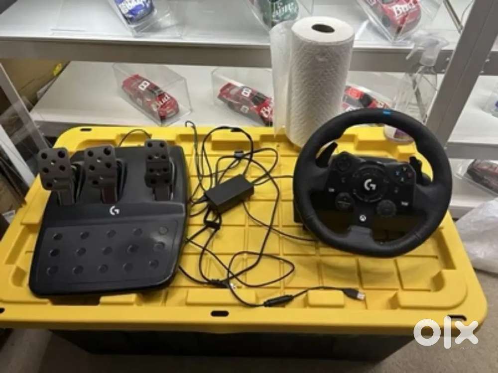 Logitech G923 TRUEFORCE Racing Wheel and Pedals for XBOX.Black.
