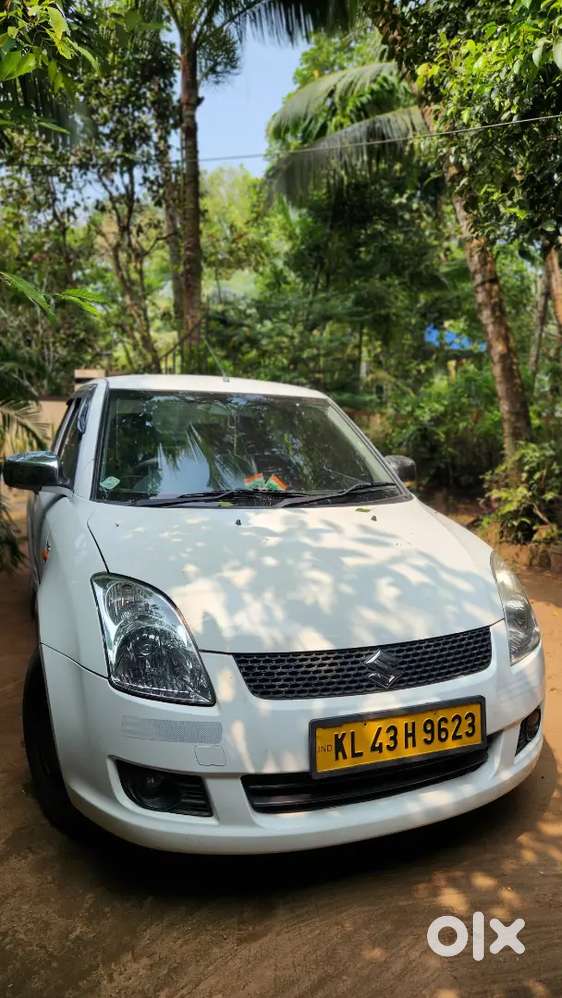 Good Condition Neat Vehicle Average Tyre Four Power Windows