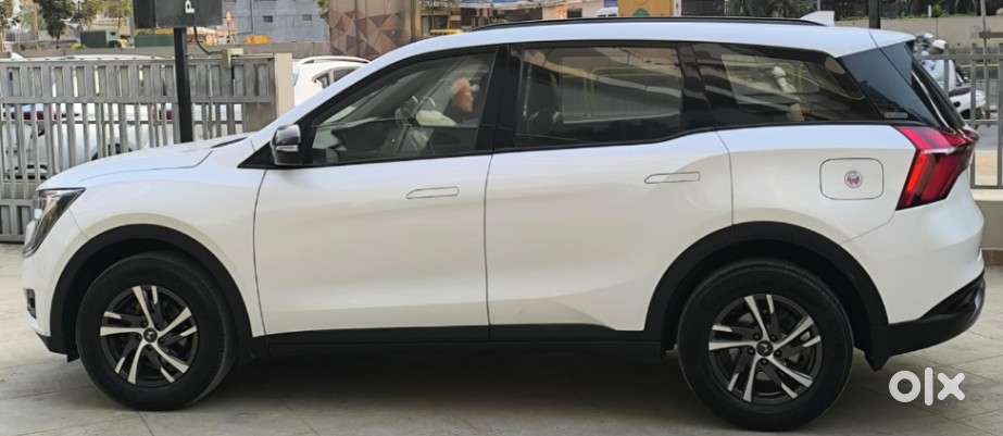 Mahindra Xuv700 2.0 Ax 5 Petrol Mt 7 Str, 2023, Petrol