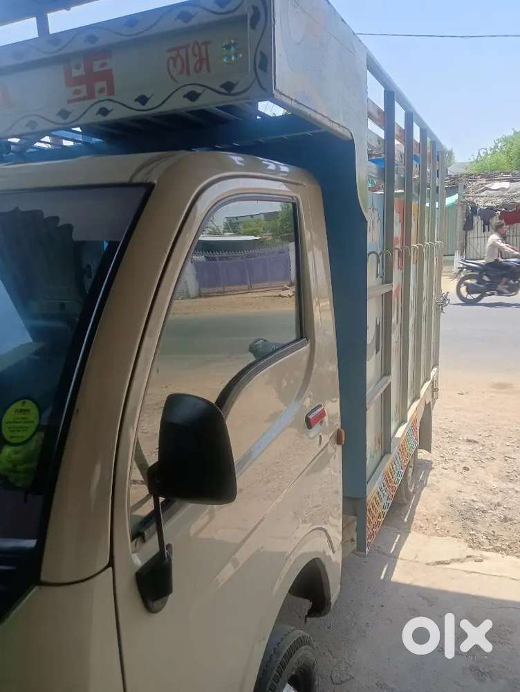 3:30 लख रुपए में देना है गाड़ी के चारों टायर में है पेपर नए हैं