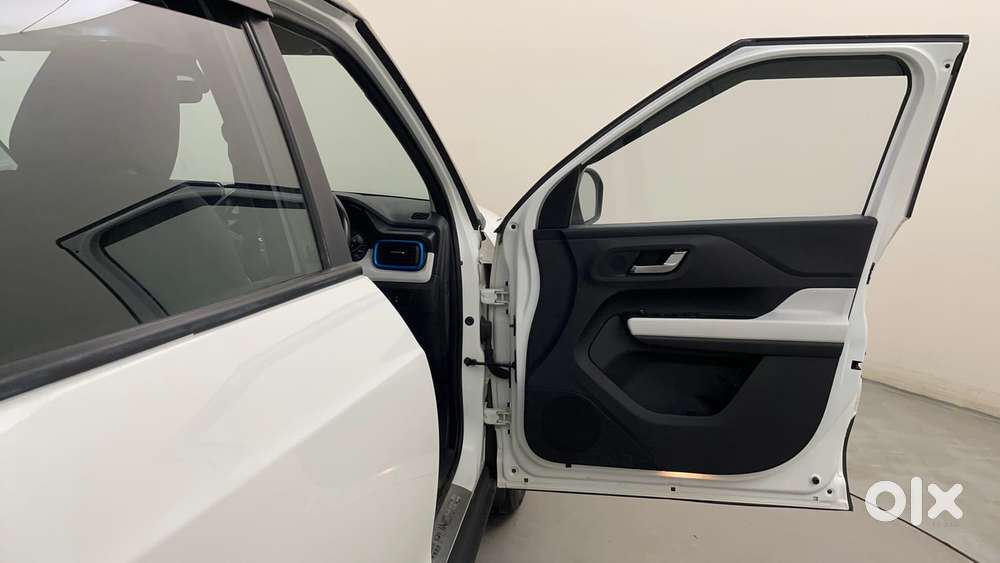 Tata Punch 1.2 Revotron Creative Amt Dual Tone, 2022, Petrol
