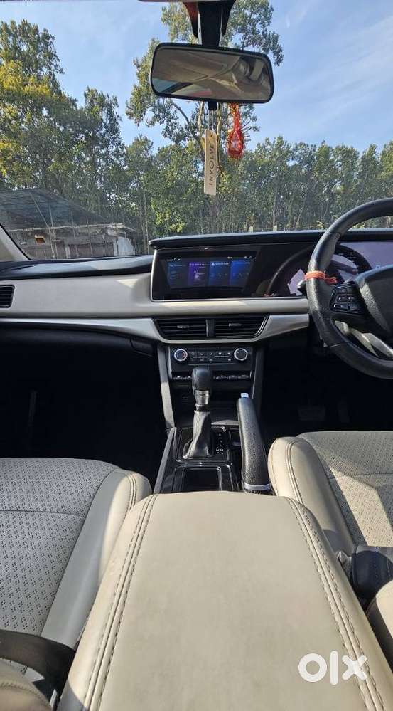 Mahindra Xuv700 2.2 Ax 5 Diesel At Str, 2022, Diesel