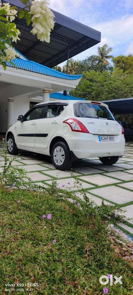 Maruti Suzuki Swift Lxi Optional-o, 2017, Petrol