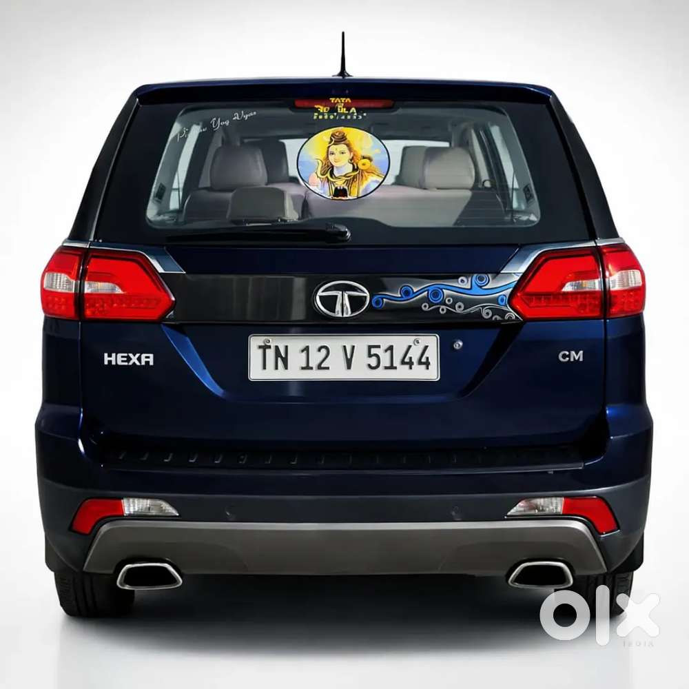 7+1 Less-driven Family Car - Premium Leather Interior, Hex Footrest.