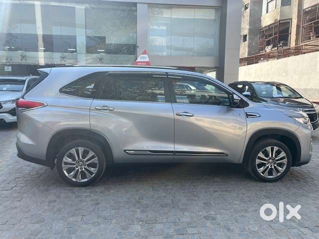 Toyota Innova Hycross 2.0 Zx (o) Hybrid 7 Str, 2023