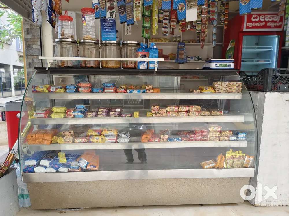 Display counter and fridge