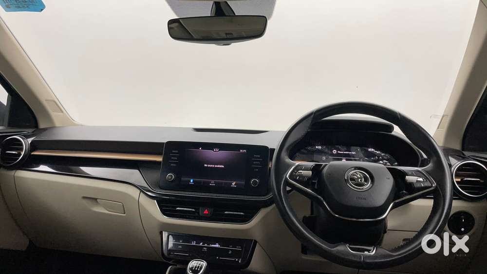 Skoda Slavia Style 1.0l Tsi Mt, 2023, Petrol
