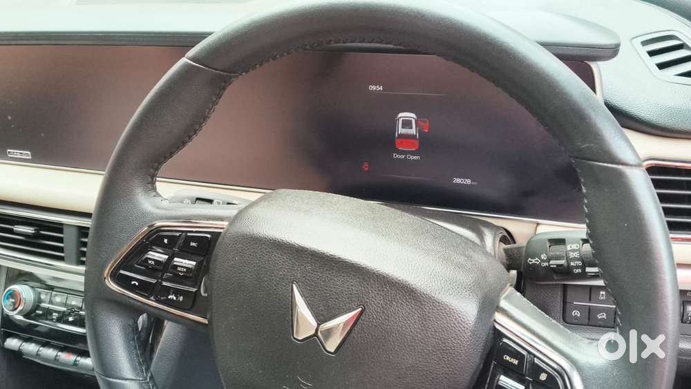 Mahindra Xuv700 2024 Diesel Well Maintained