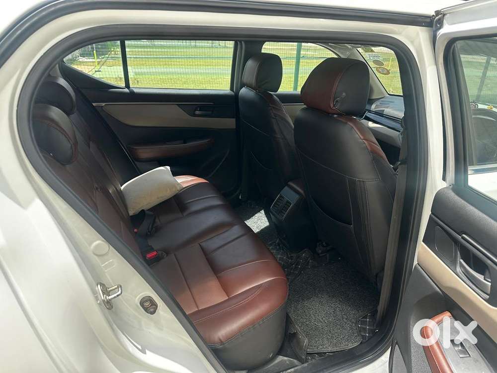 Sun Roof , Side Mirror Camera