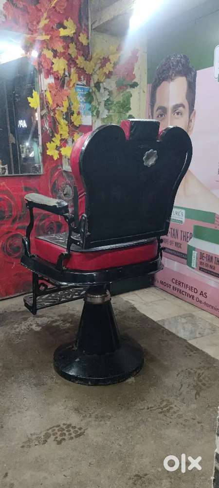 Saloon chair
