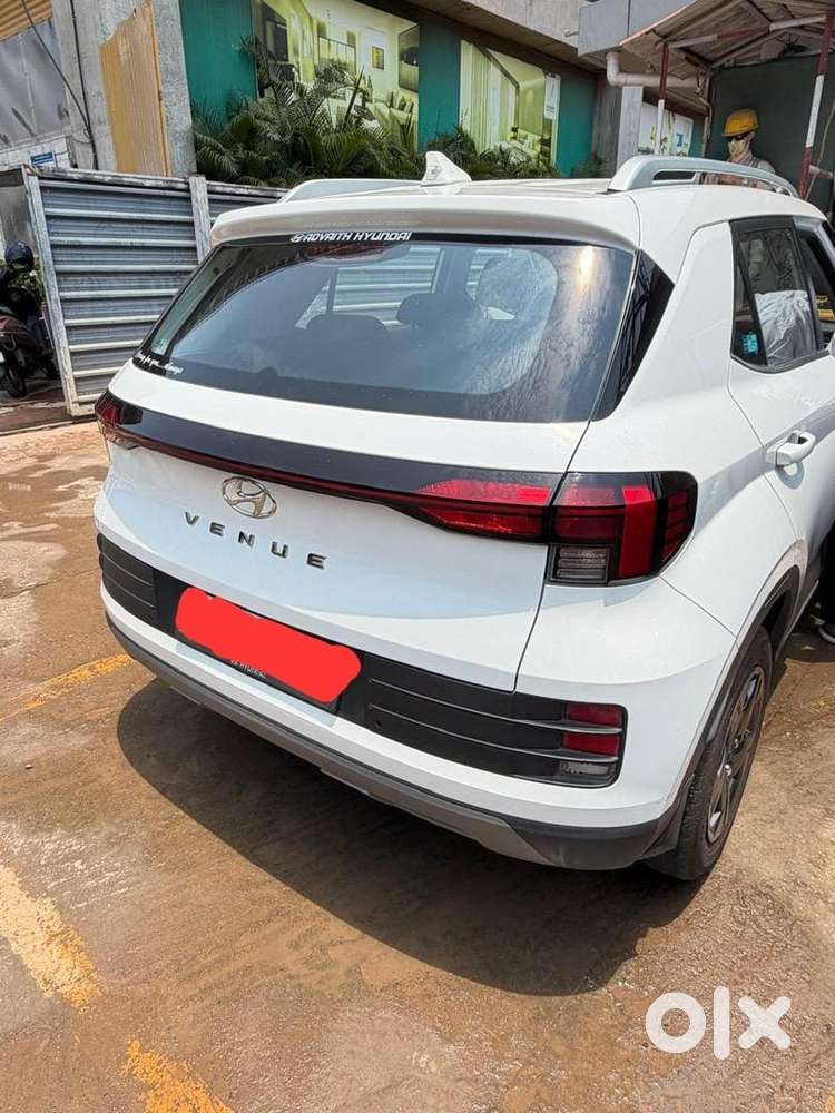 Hyundai Venue 2024 Diesel Well Maintained