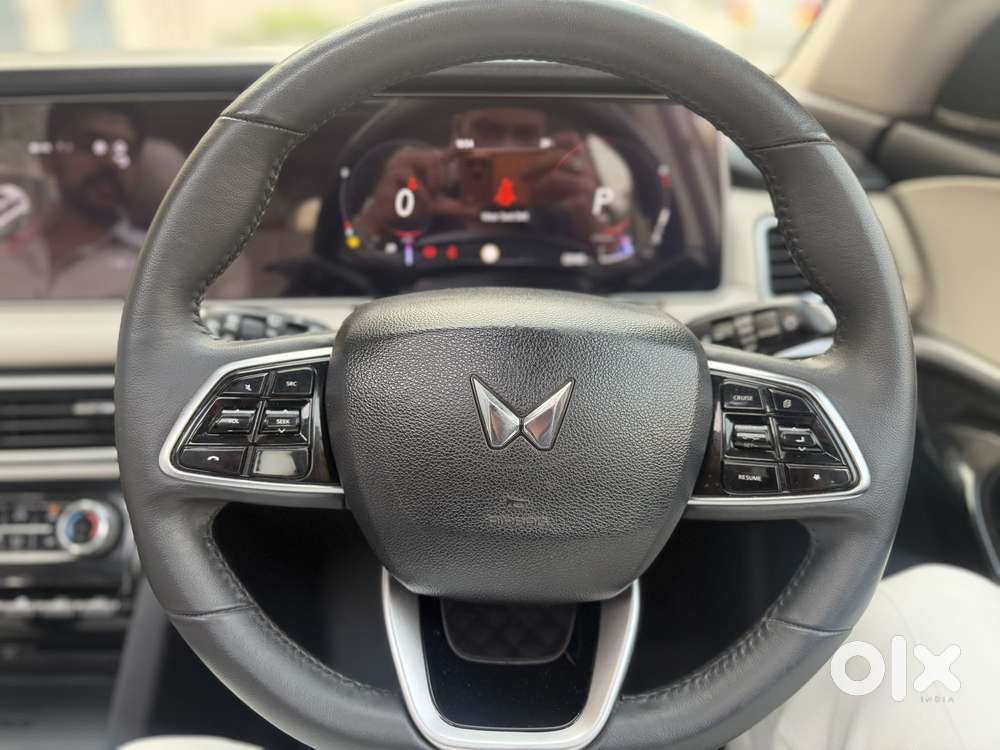 Mahindra Xuv700 2.2 Ax 7 Diesel At Luxury Pack Str, 2022, Diesel