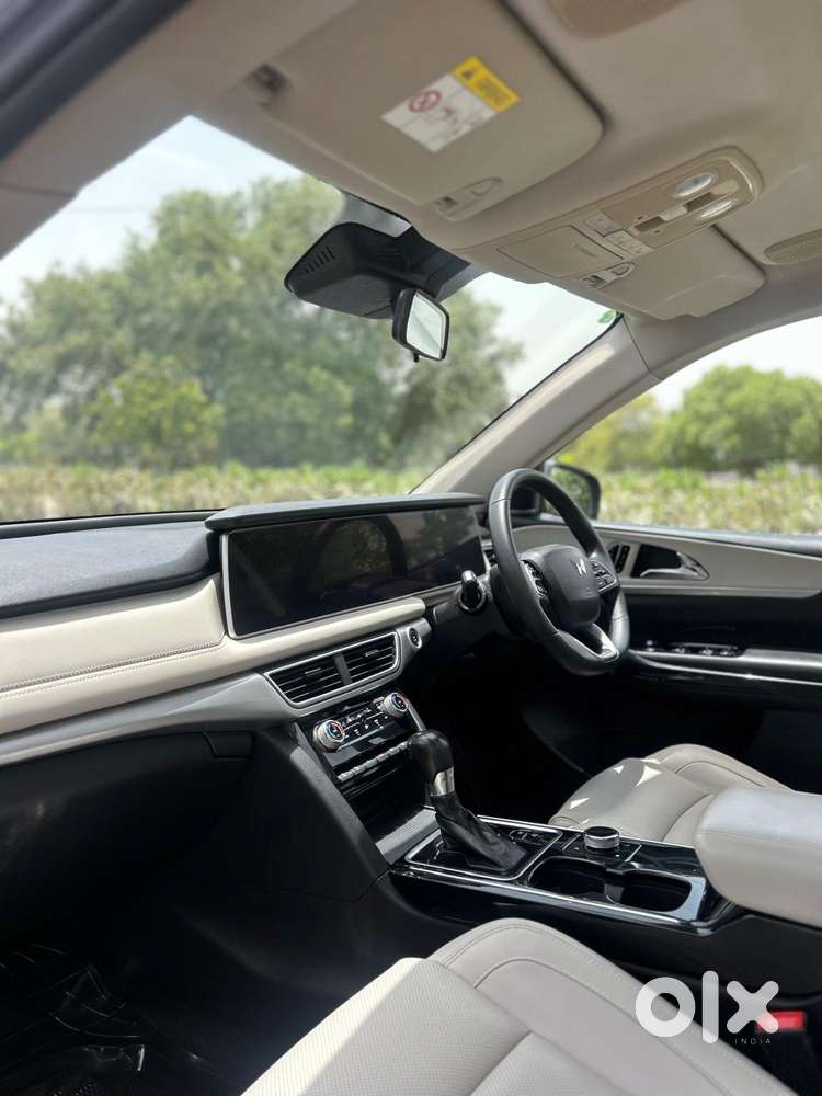 Mahindra Xuv700 2.0 Ax 7 Petrol At Luxury Pack Str, 2025, Petrol