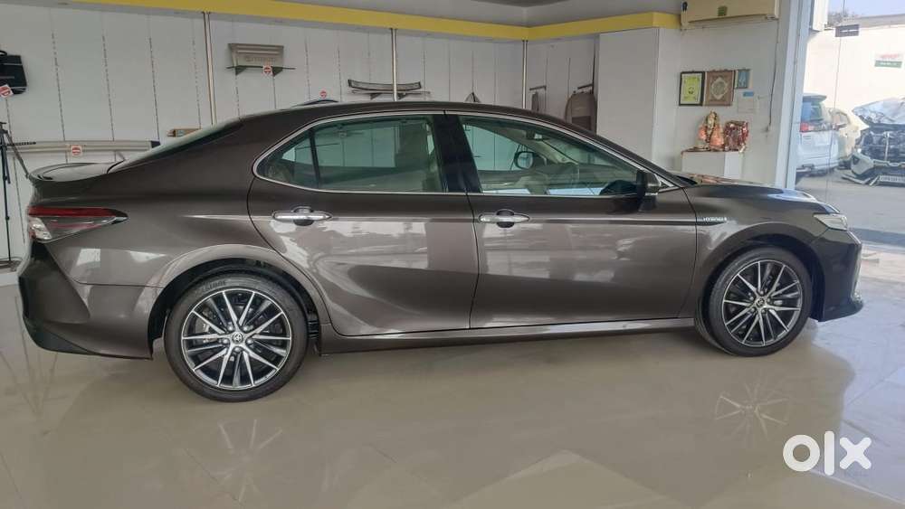 Toyota Camry Hybrid, 2023, Cng & Hybrids