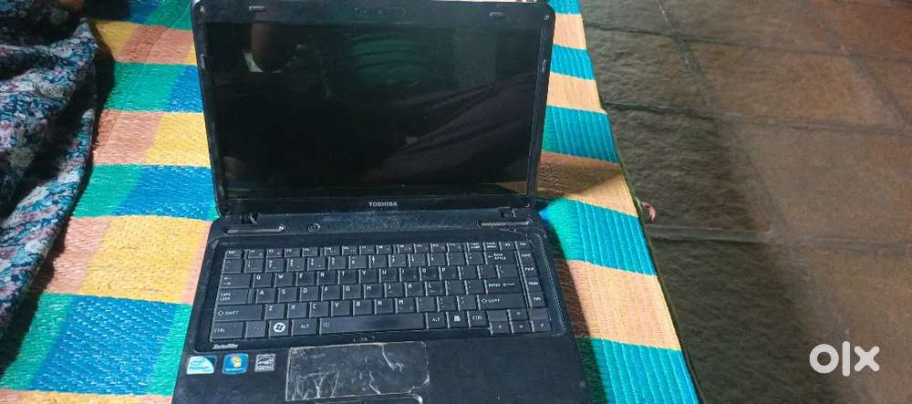 Toshiba laptop good work. 2gb ram. 320gb hardisk