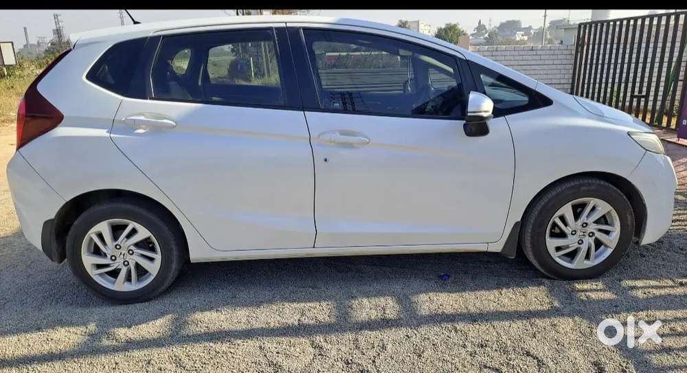Doctor Driven Honda Jazz Diesel Showroom Track