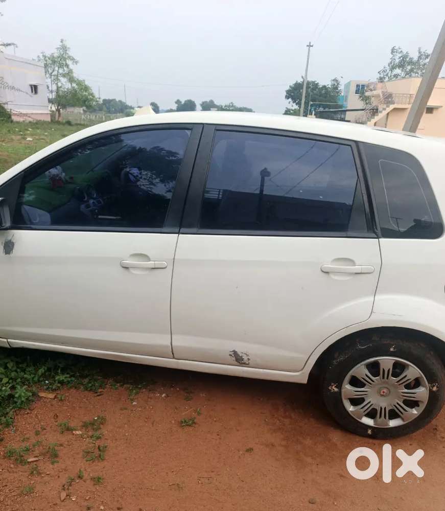 Ford Figo Petrol Titanium 2010