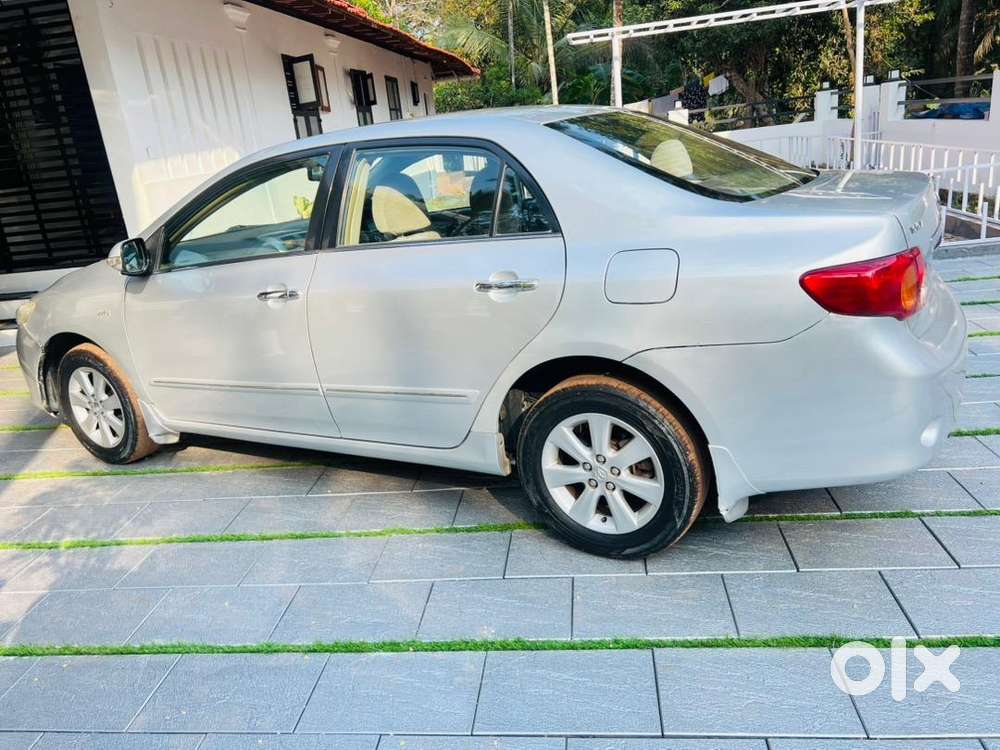 Toyota Corolla Altis 2010