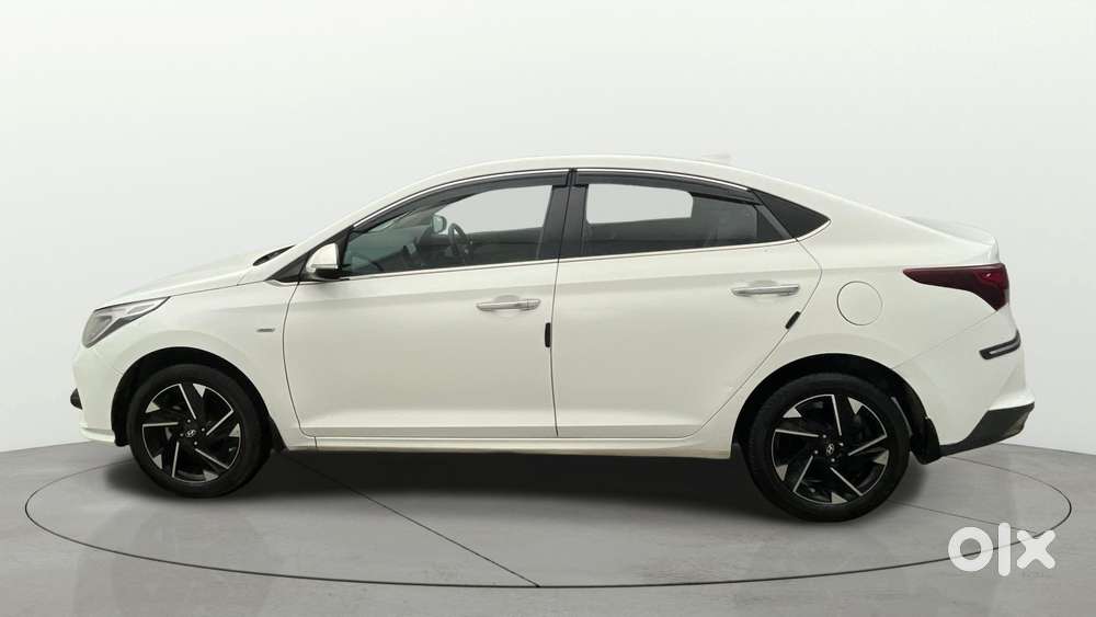 Hyundai Verna 1.5 Sx (o) Vtvt Ivt, 2022, Petrol