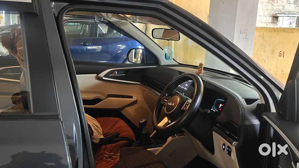 Kia Carens 2024 Petrol 10000 Km Driven