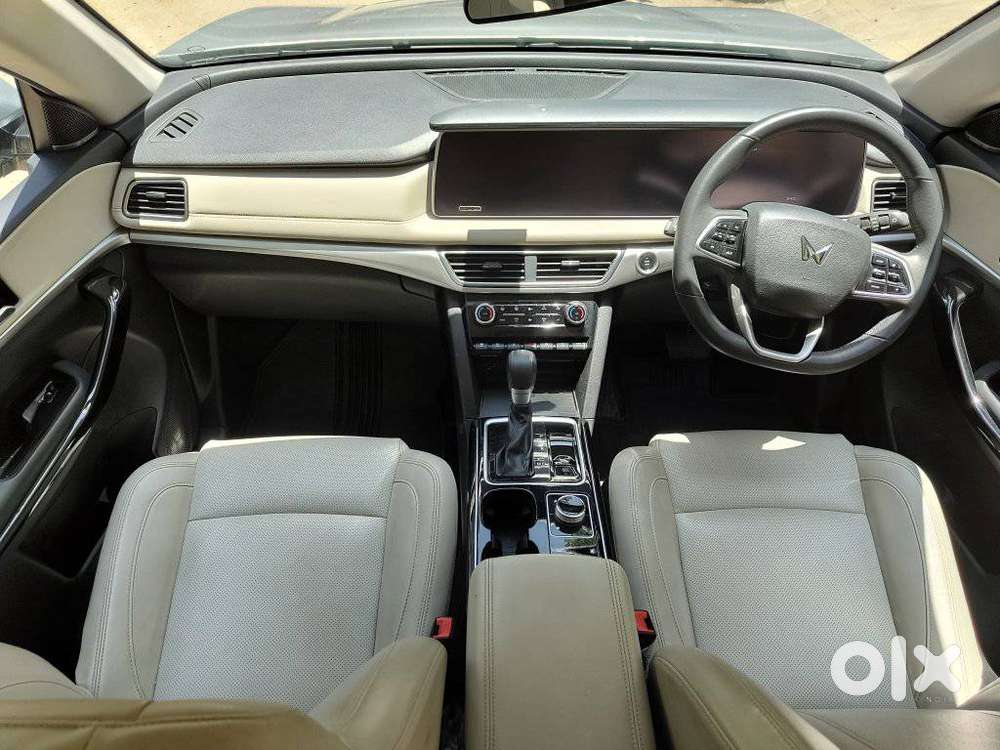 Mahindra Xuv700 2.2 Ax 7 Diesel At Luxury Pack Str Awd, 2023, Diesel