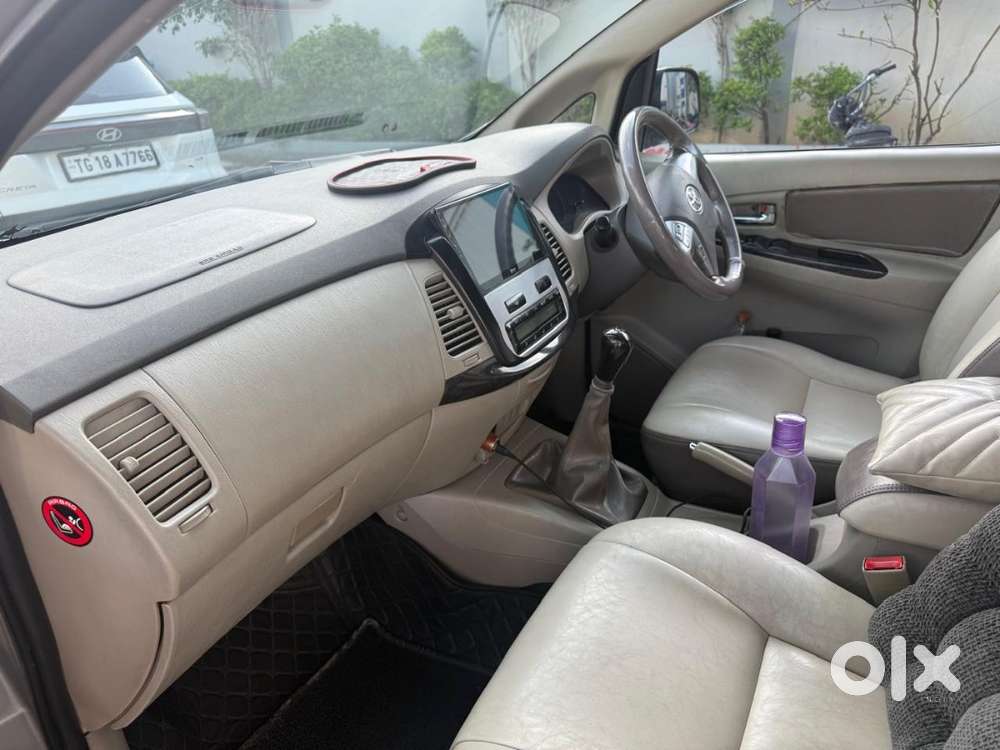 Toyota Innova 2.5 Z (7-seater) Excellent Condition (showroom Track)