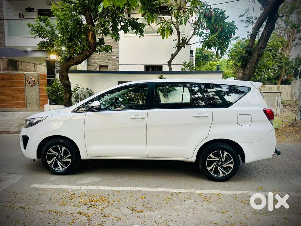 Toyota Innova Crysta 2.4 G Mt 8s, 2023, Diesel
