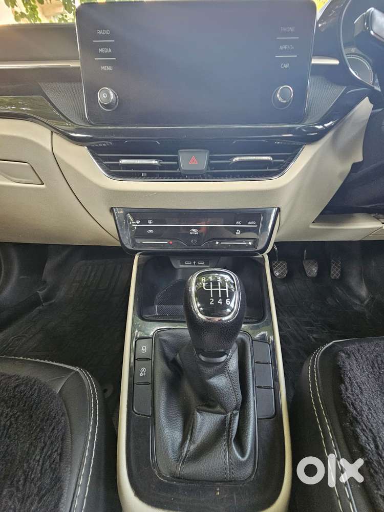 Skoda Slavia 1.0 Ambition Tsi, 2023, Petrol