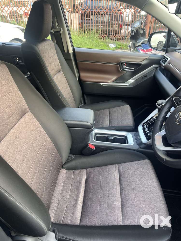 Toyota Innova Hycross 2.0 Vx Hybrid 8 Str, 2024, Cng & Hybrids