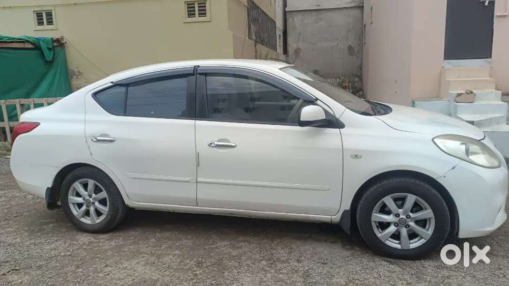 Nissan Sunny 2012