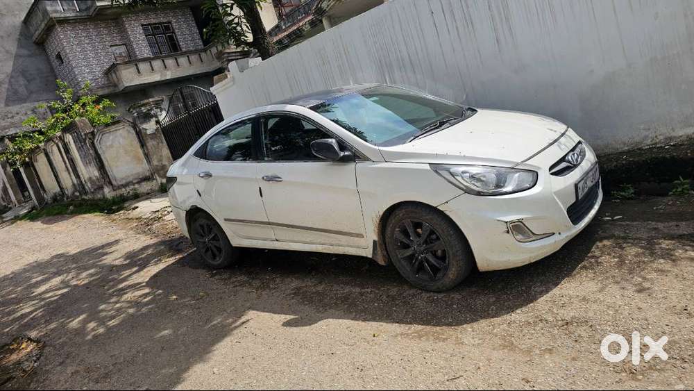 Hyundai Verna 1.6 Disel With Black Alloys