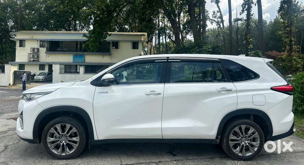 Toyota Innova Hycross 2.0 Zx Hybrid 7 Str, 2024, Petrol