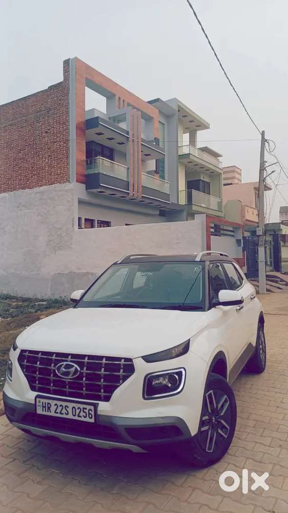 Hyundai Venue 2021 Petrol 45000 Km Driven