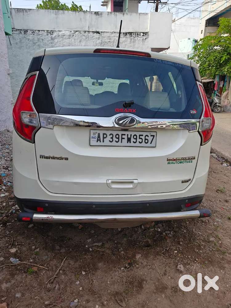 Mahindra Marazzo 2020 Variant M6 Plus