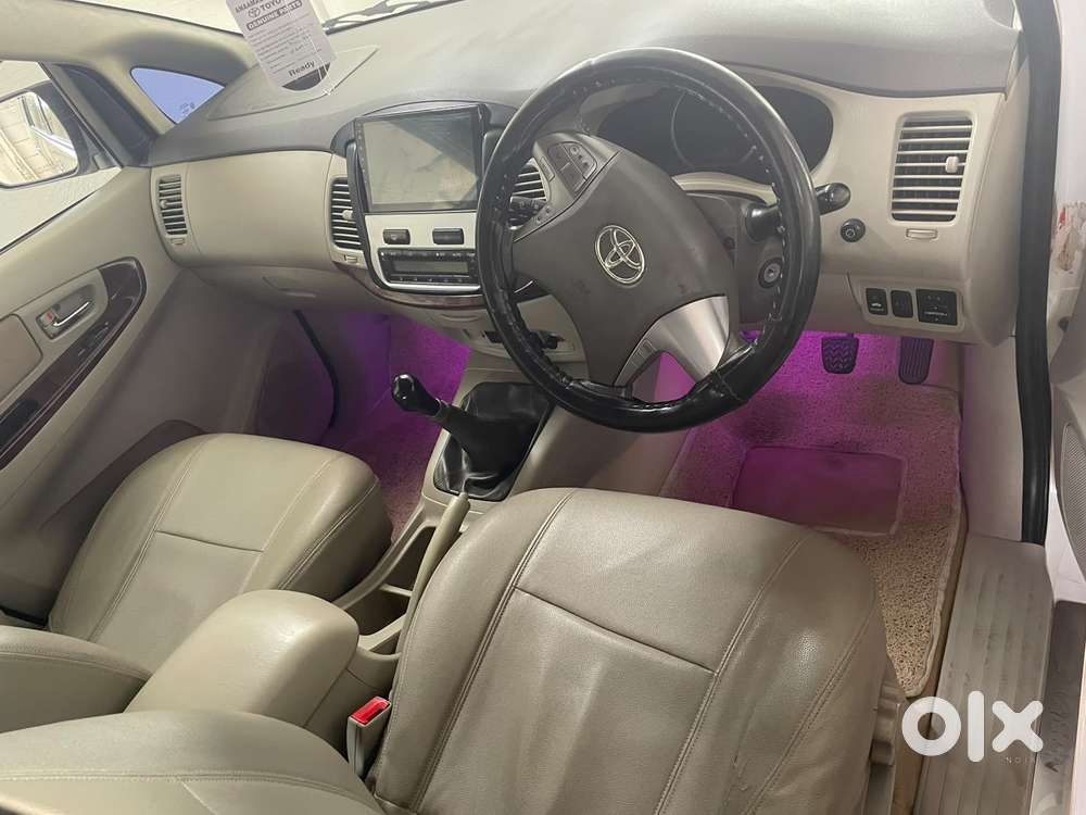 Toyota Innova 2.5 V 7seater Crysta Edition, 2014, Diesel