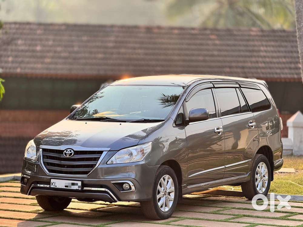 Toyota Innova 2.5 G (diesel) 8 Seater Bs Iv, 2014, Diesel
