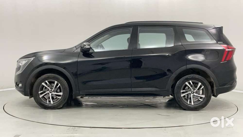Mahindra Xuv700 2.0 Ax 5 Petrol Mt 7 Str, 2025, Petrol
