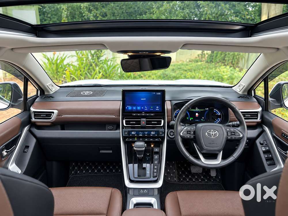 Toyota Innova Hycross 2.0 Zx (o) Hybrid 7 Str, 2025, Petrol