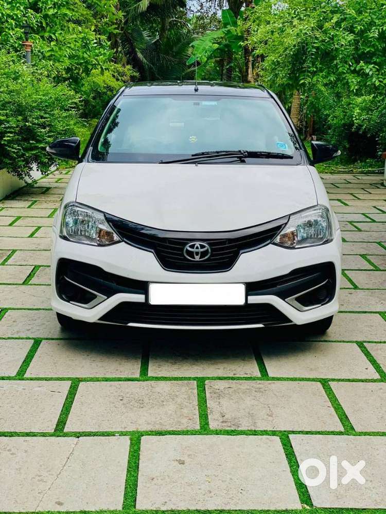Toyota Etios Liva V Dual Tone, 2019, Petrol