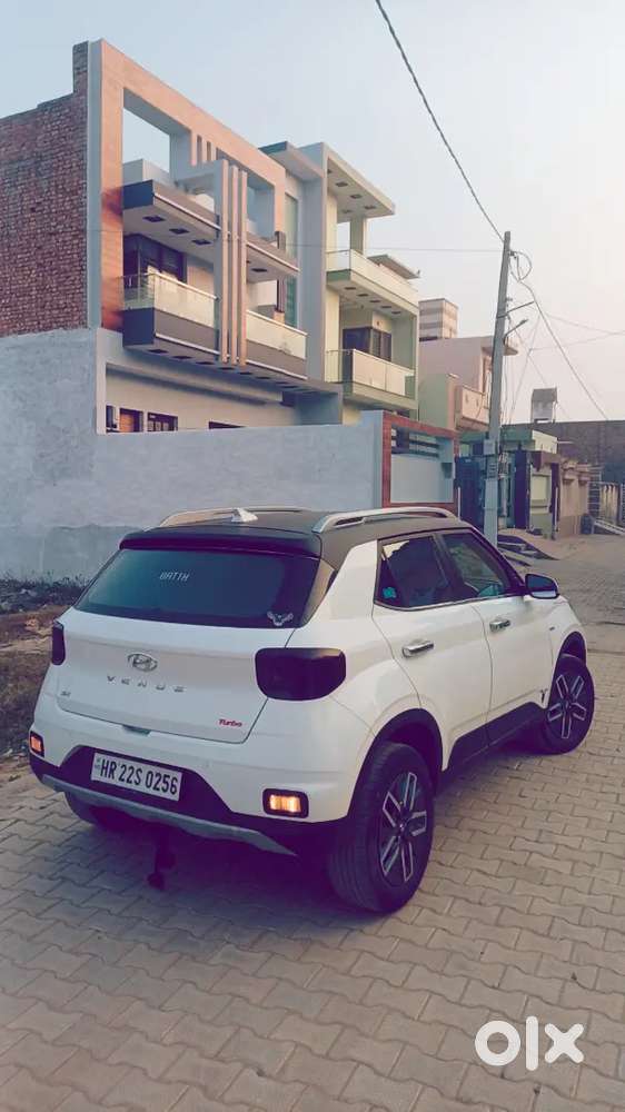 Hyundai Venue 2021 Petrol 45000 Km Driven