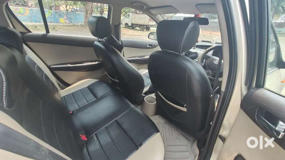 Hyundai I20 Car Top Variant Petrol Well Maintained For Sale