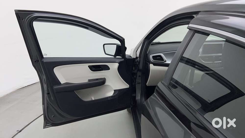 Tata Altroz 1.2 Xt, 2022, Petrol