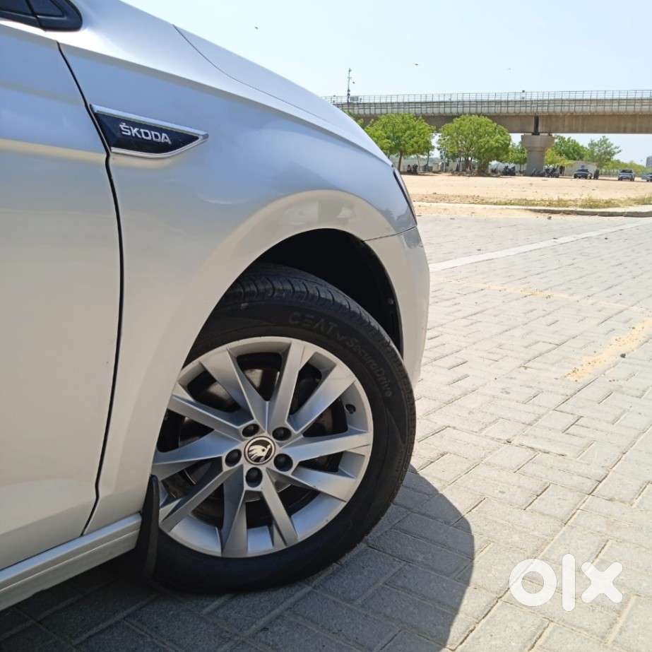 Skoda Slavia Ambition 1.0l Tsi At, 2022, Petrol