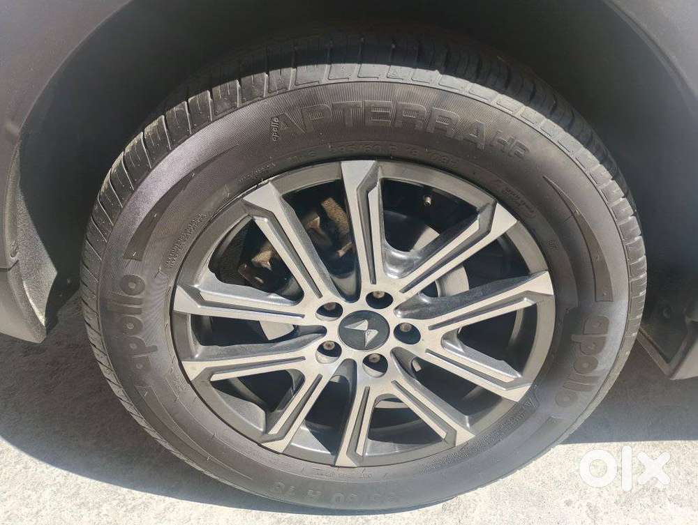 Mahindra Xuv700 2.0 Ax 7 Petrol Mt Str, 2023, Petrol