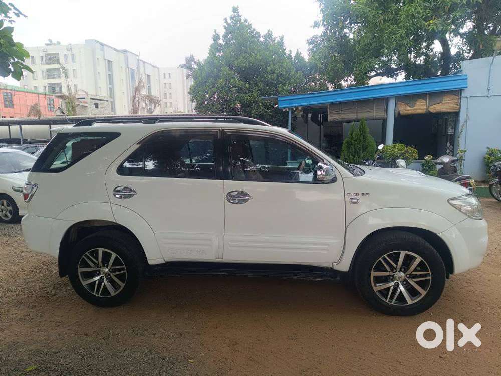 Toyota Fortuner 3.0 4x4 Manual, 2011