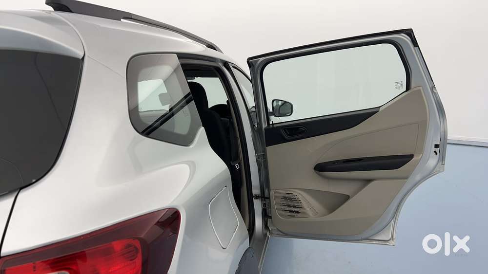 Renault Triber Rxt, 2023, Petrol