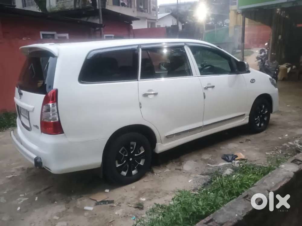 Toyota Innova 2012, 2.5g 7-seater