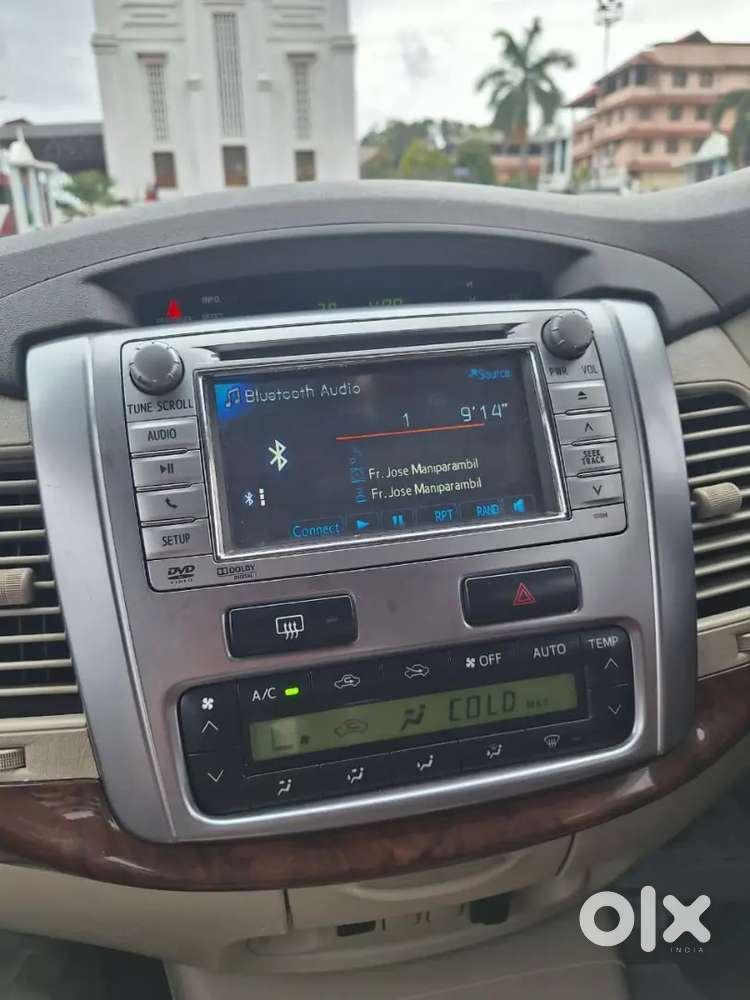 Innova 2.5 V Diesel (2014)