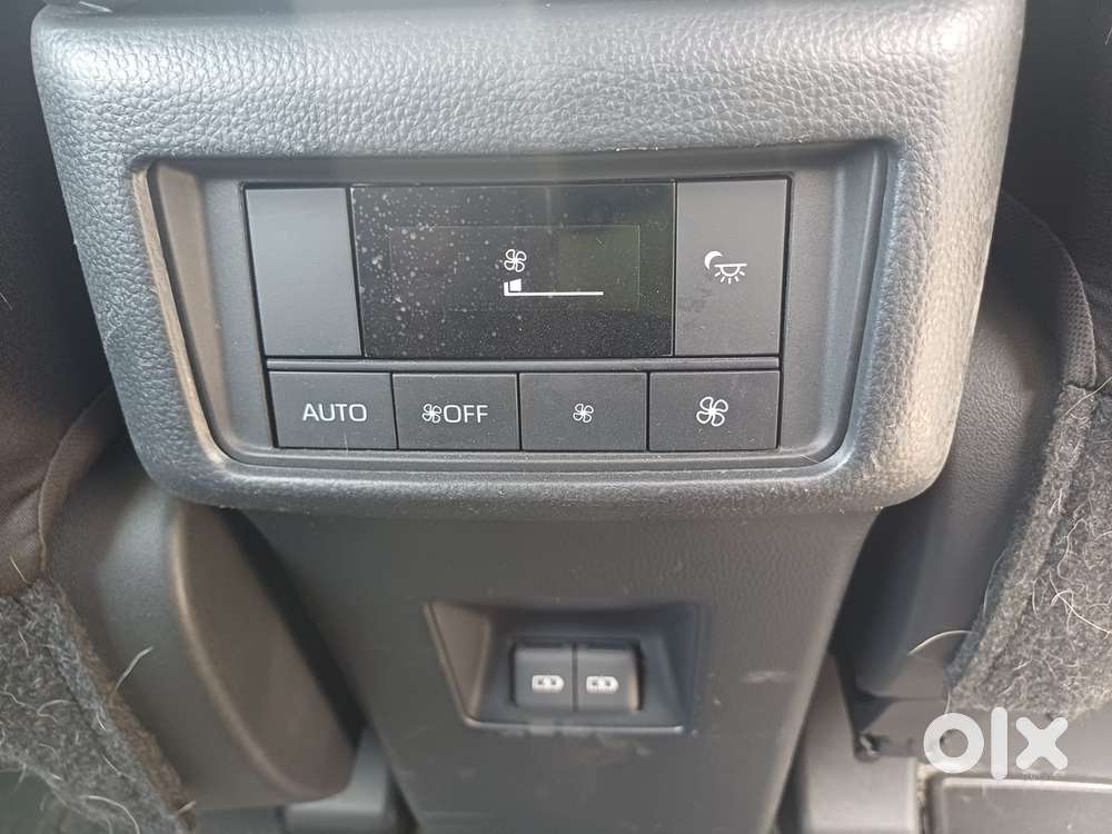 Toyota Innova Hycross 2.0 Vx Hybrid 8 Str, 2023, Electric