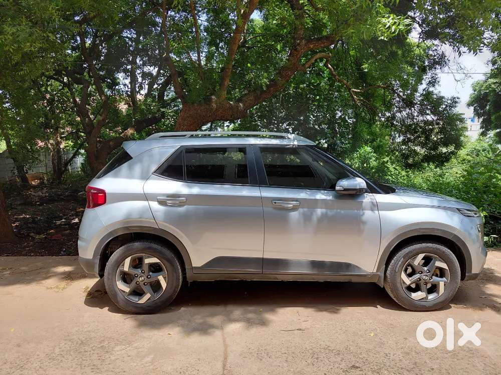 Hyundai Venue 2021 Diesel 98365 Km Driven